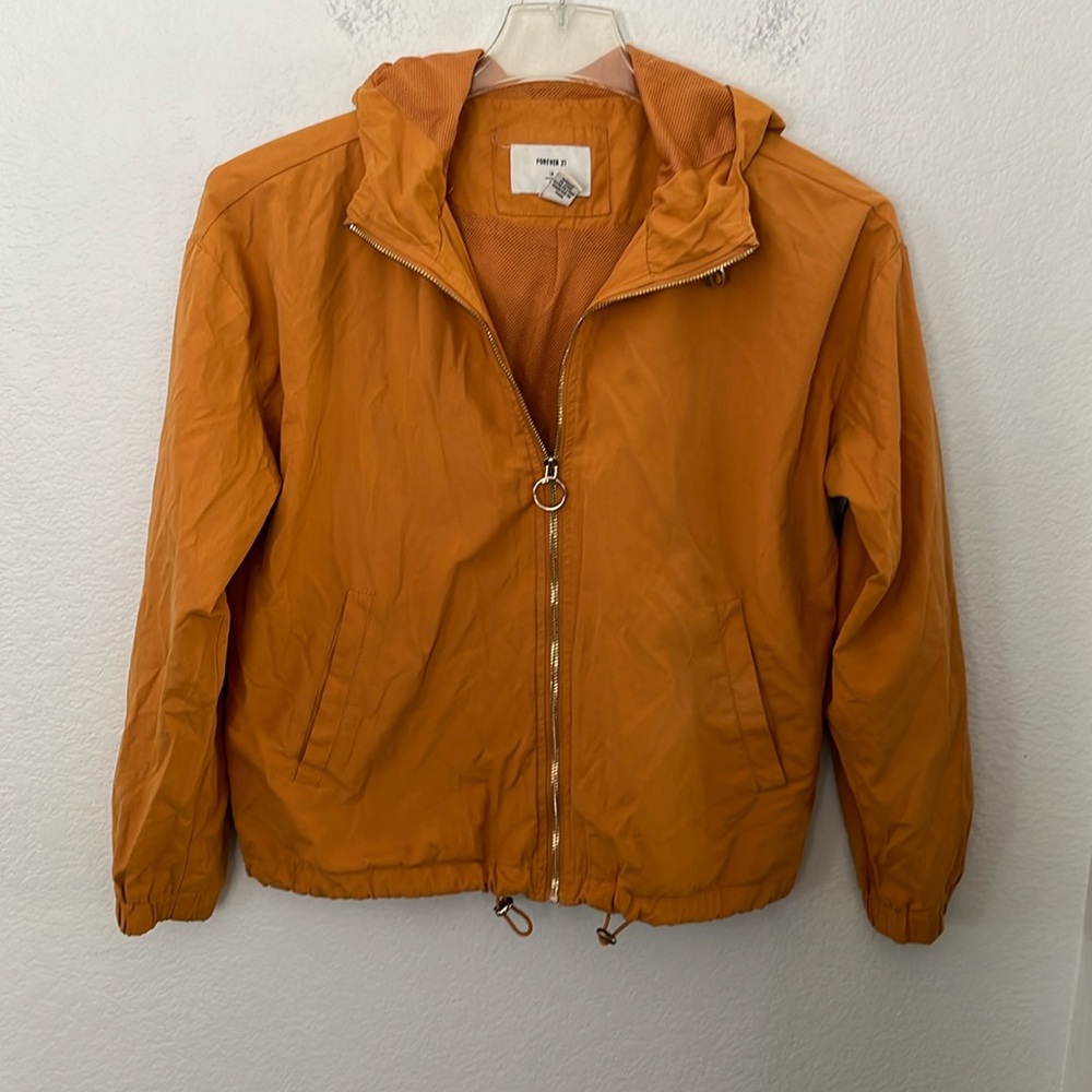 💛FOREVER 21 JACKET SILK EXTERIOR PRETTY GOLD COLOR SZ S 42Wx22L EXCELLENT COND.